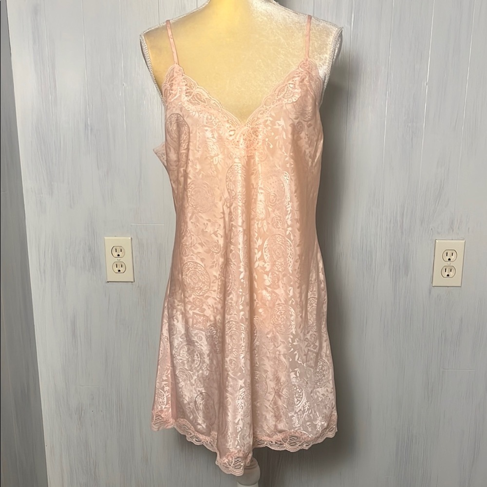 Vintage Victoria’s Secret Pink Lace‎ Trim Chemise Size M